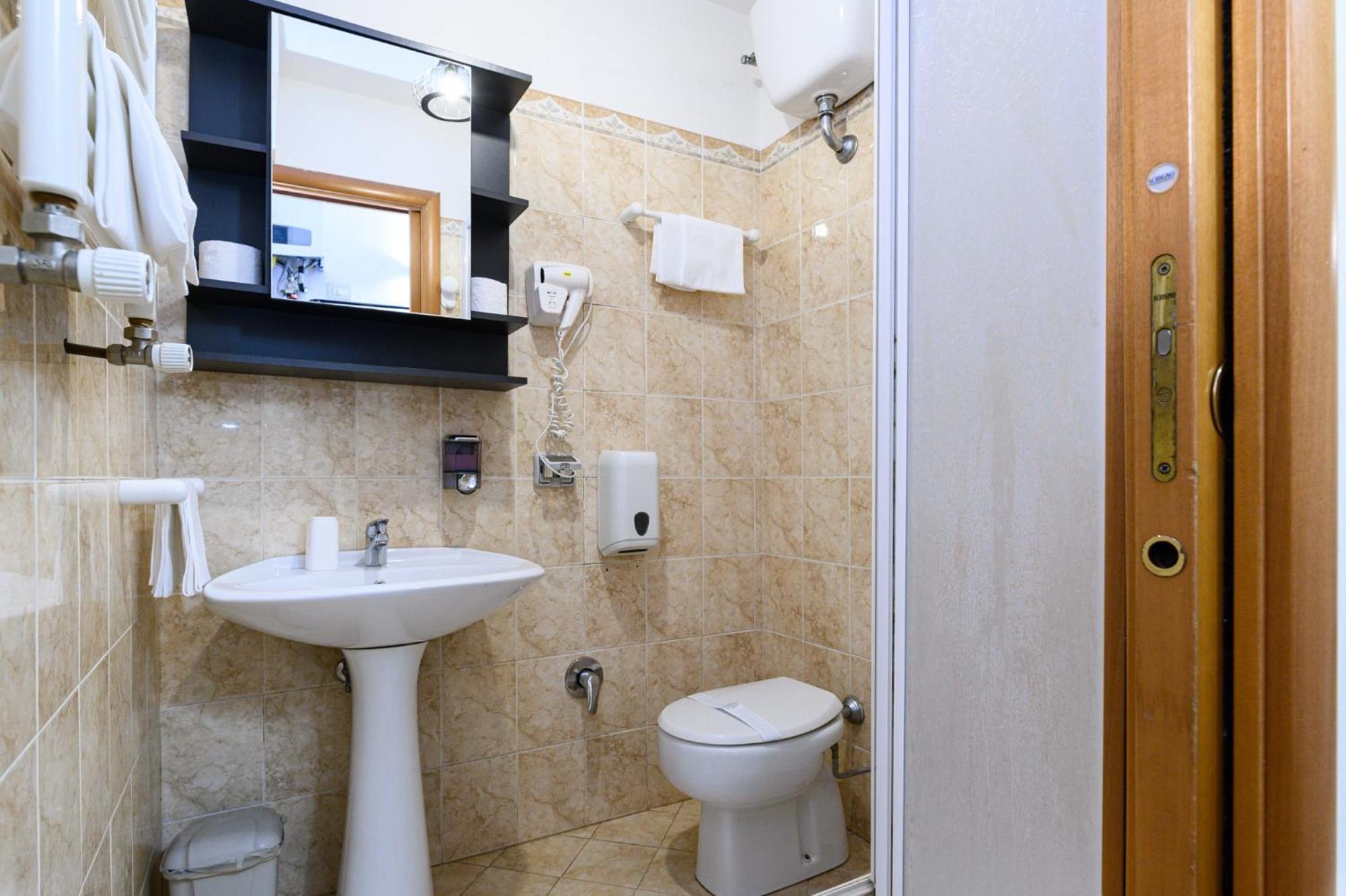 Apartment Julia Guesthouse Roma Eksteriør bilde